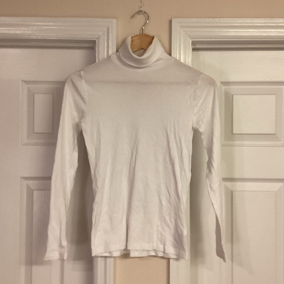 🛍️ 2 for $13🛍️ GAP White Turtleneck - Picture 6 of 6